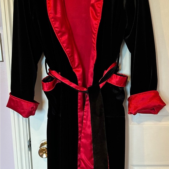 Gorgeous satin and velvet like robe - Picture 2 of 7